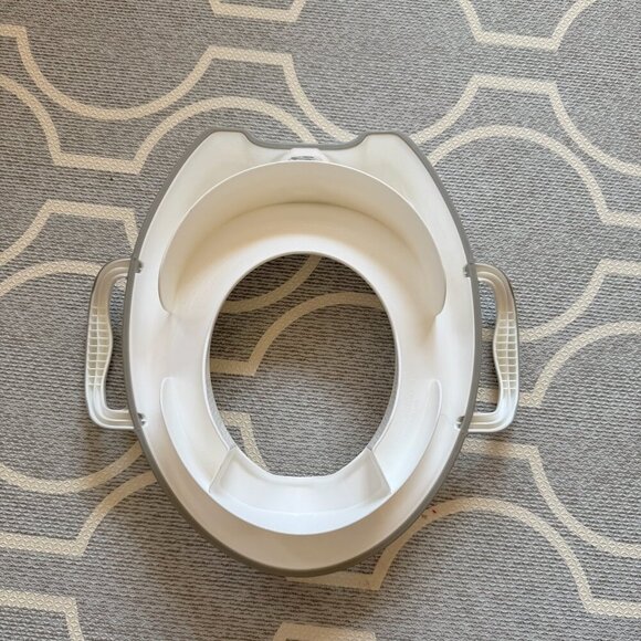 Munchkin Portable Reusable Potty Training Seat - Picture 2 of 3